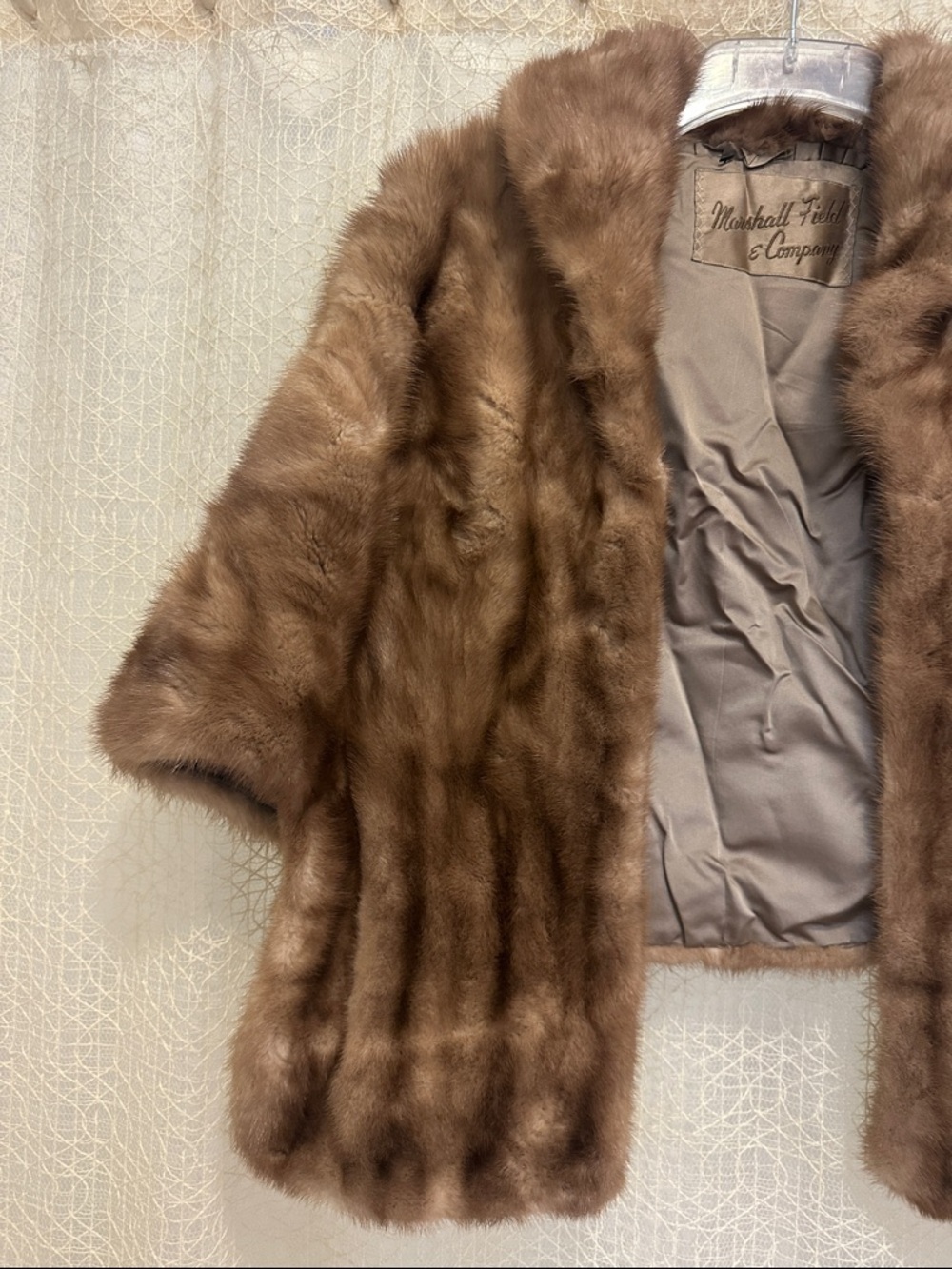 Vintage Marshall Field & Co Women's Brown Fur Stole/Cape - Picture 4 of 9